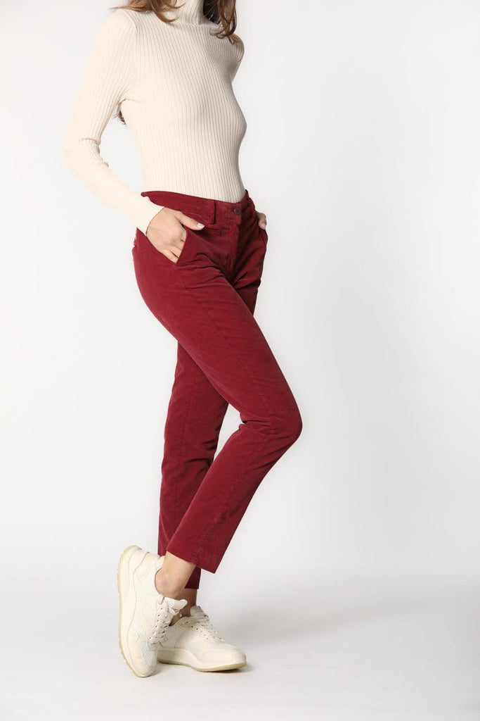 Image 4 of women's velvet chino trousers ruby color New York Slim model by Mason's