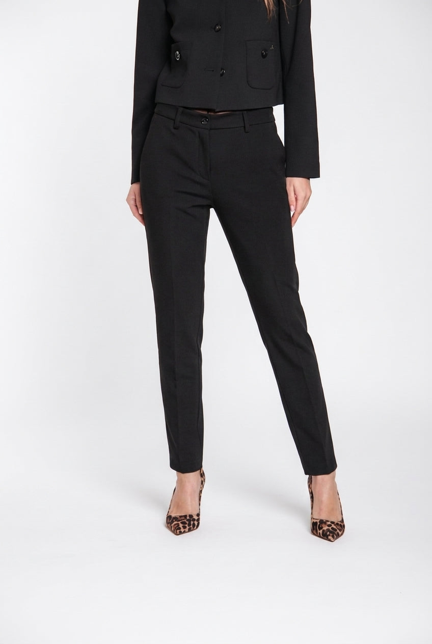 New York Slim Chinohose für Damen aus technischem Jersey mit slim fit ①
