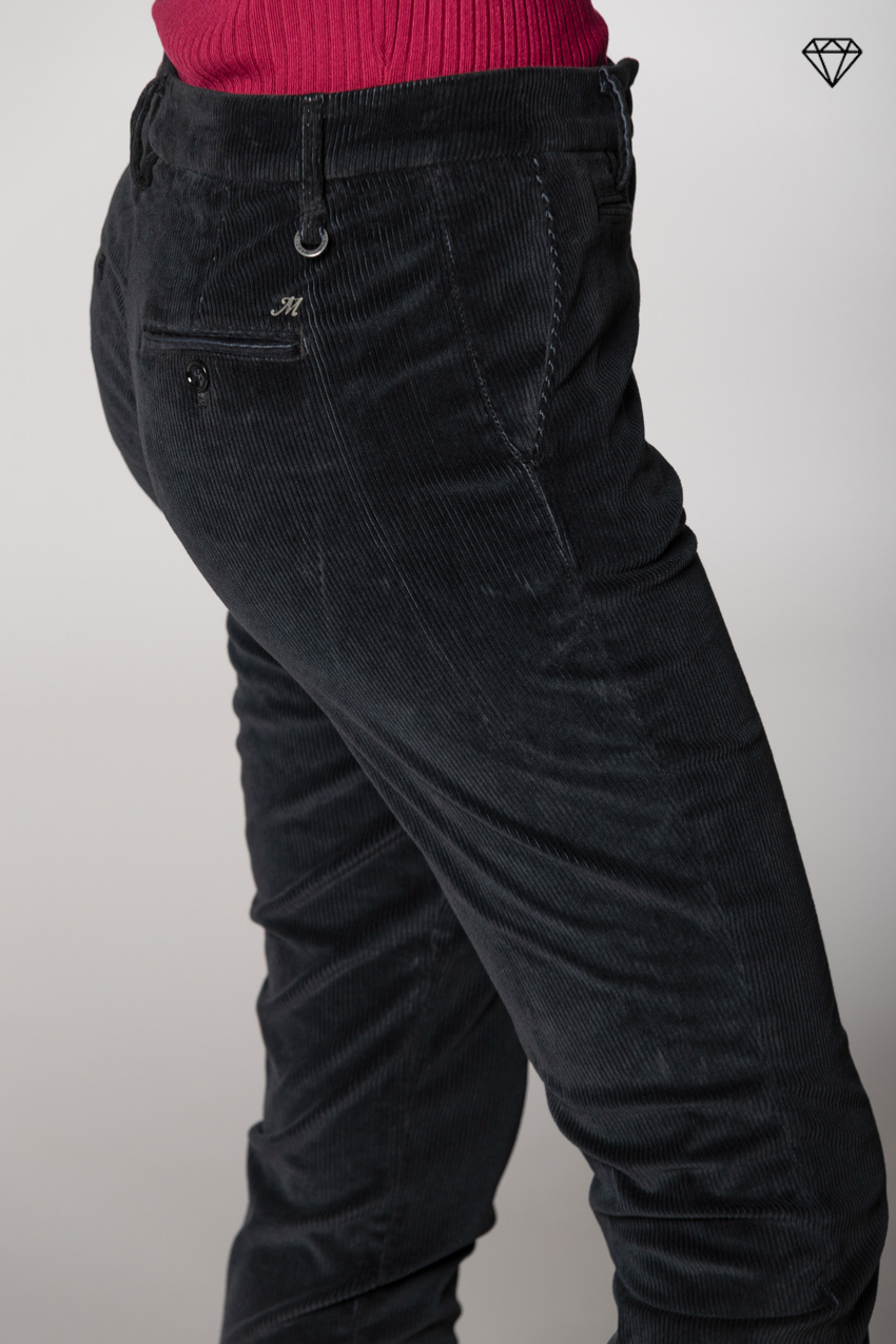 New York Slim women’s chino trousers in corduroy slim fit ①