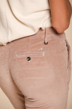 Foto 2 New York Slim pantalone chino donna in velluto a coste slim fit