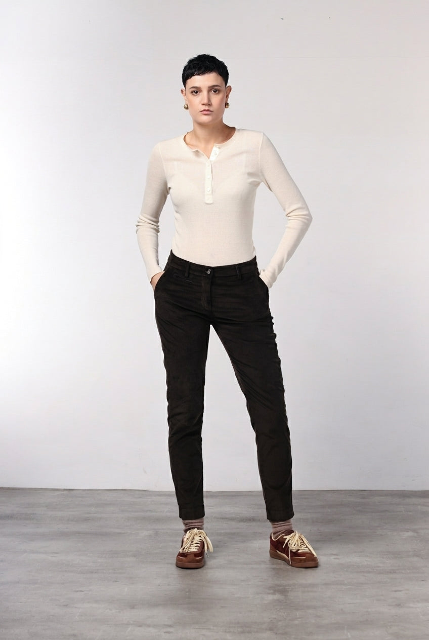New York Slim pantalón chino de mujer en terciopelo de pana ancha slim fit ①
