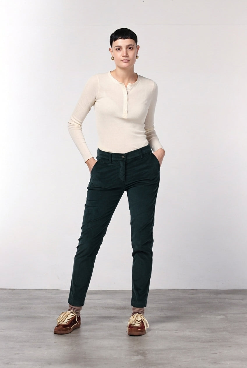 New York Slim pantalón chino de mujer en terciopelo de pana ancha slim fit ①