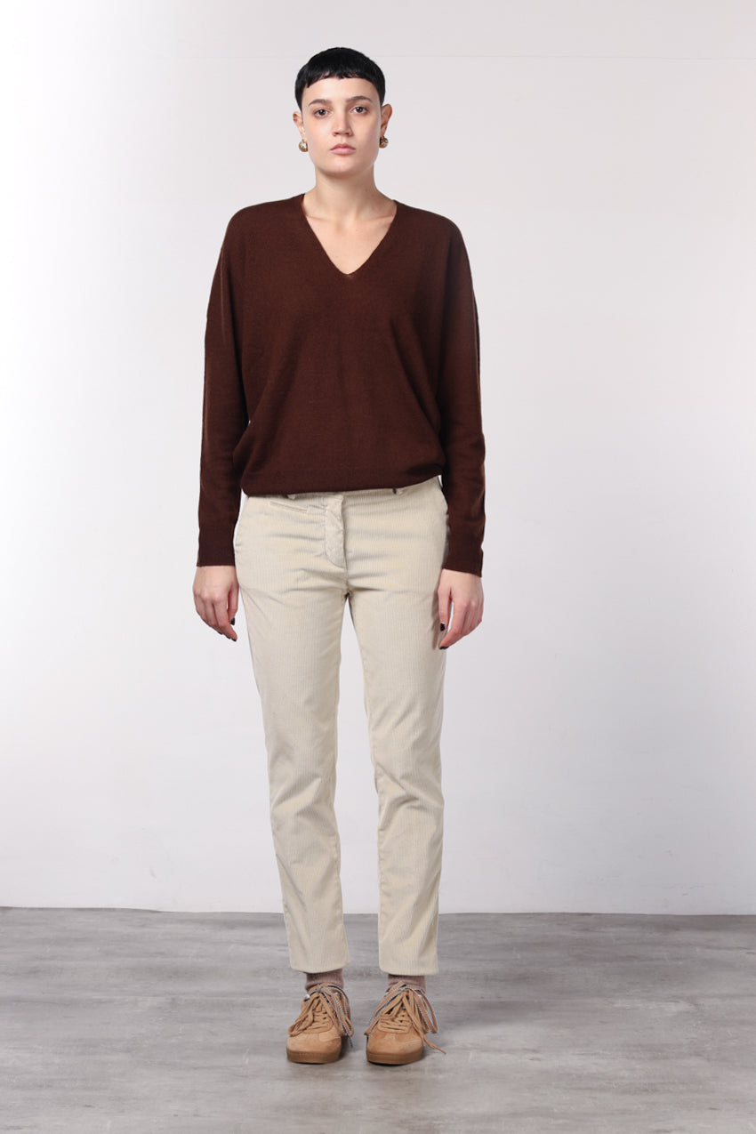 New York Slim Chinohose für Damen aus breit geripptem Samt mit slim fit ①
