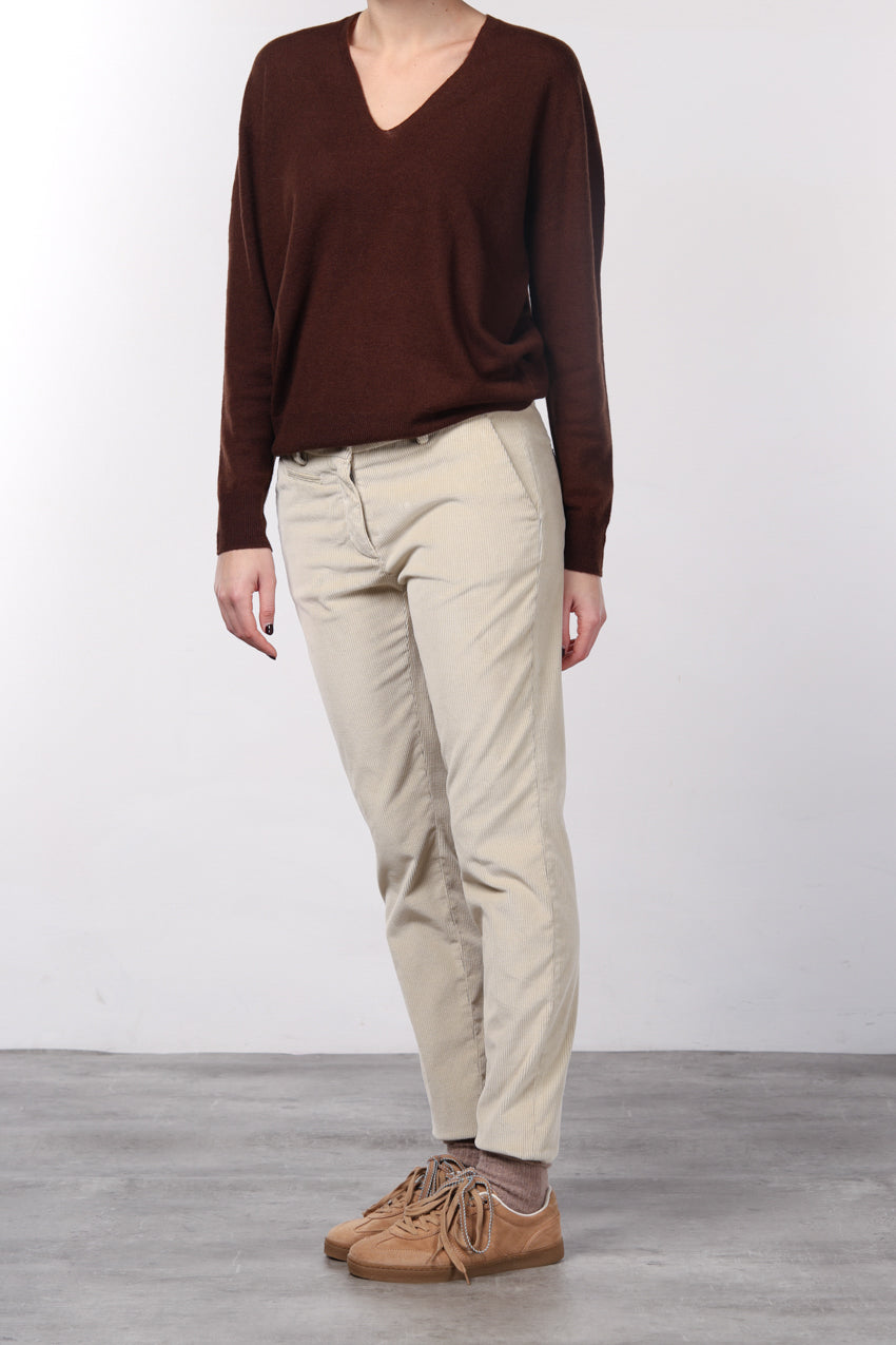 New York Slim Chinohose für Damen aus breit geripptem Samt mit slim fit ①
