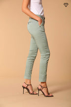 Immagine 3 di pantalone chino donna in raso stretch modello New York Slim slim fit 