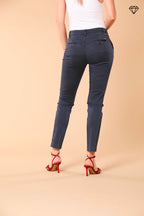 Immagine 5 di pantalone chino donna in raso stretch modello New York Slim slim fit 