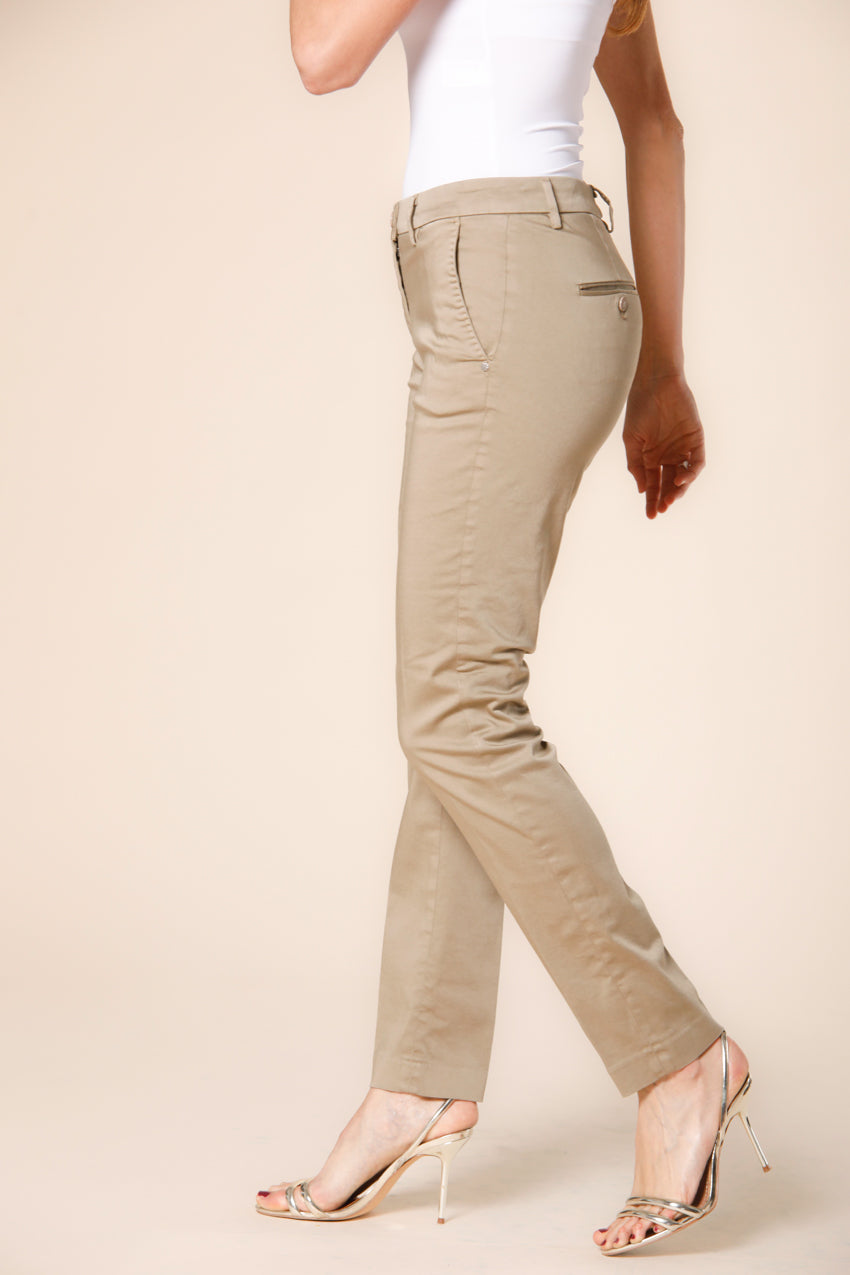 image 4 de pantalon chino femme en satin stretch modèle new york slim en cord de mason's