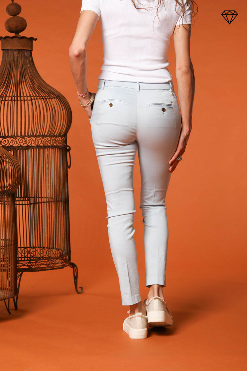 Immagine 4 di pantalone chino donna in raso stretch modello New York Slim slim fit 