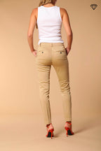 Immagine 4 di pantalone chino donna in raso stretch modello New York Slim slim fit 