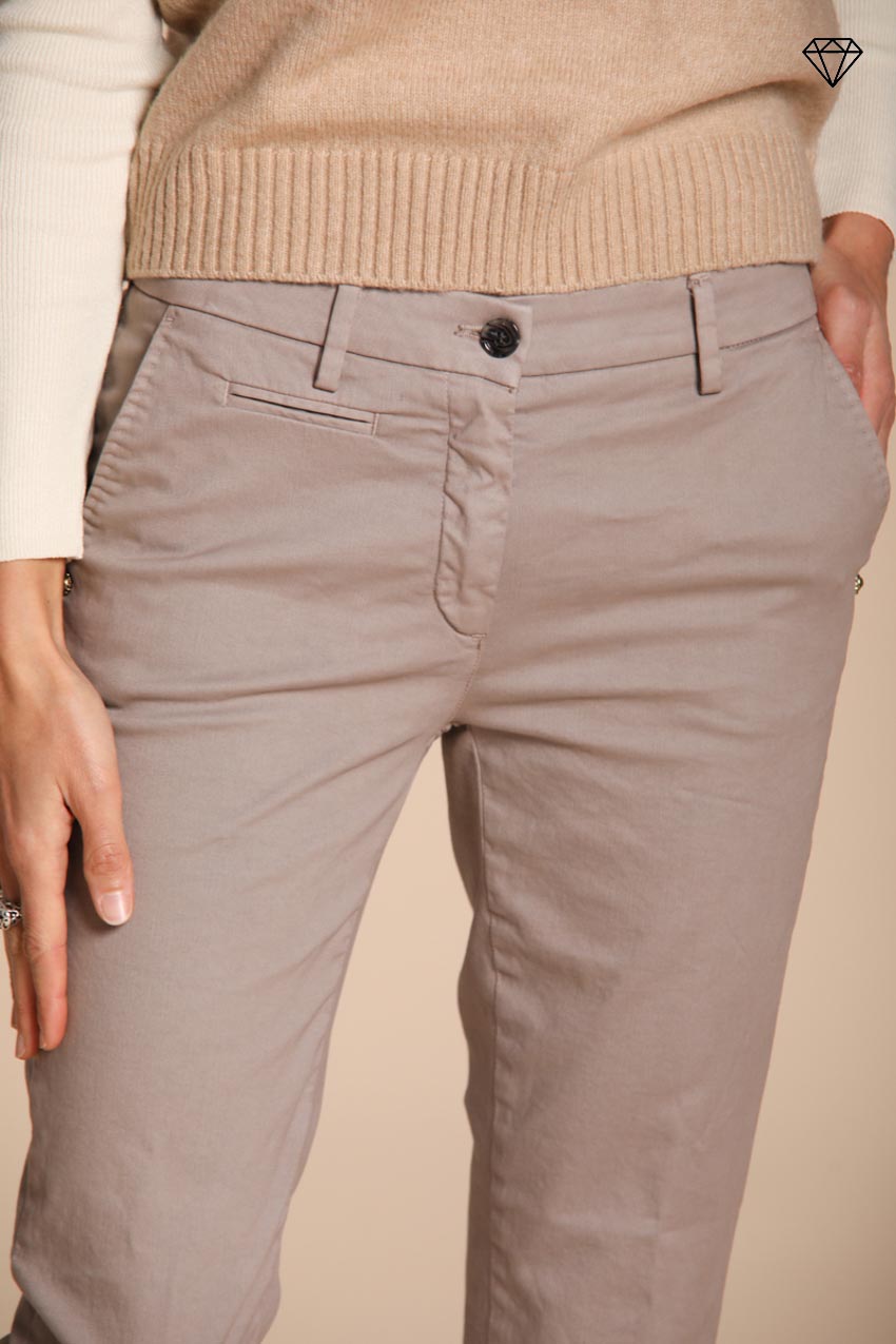 New York Slim Damen-Chinohose aus Satin Slim Fit ①