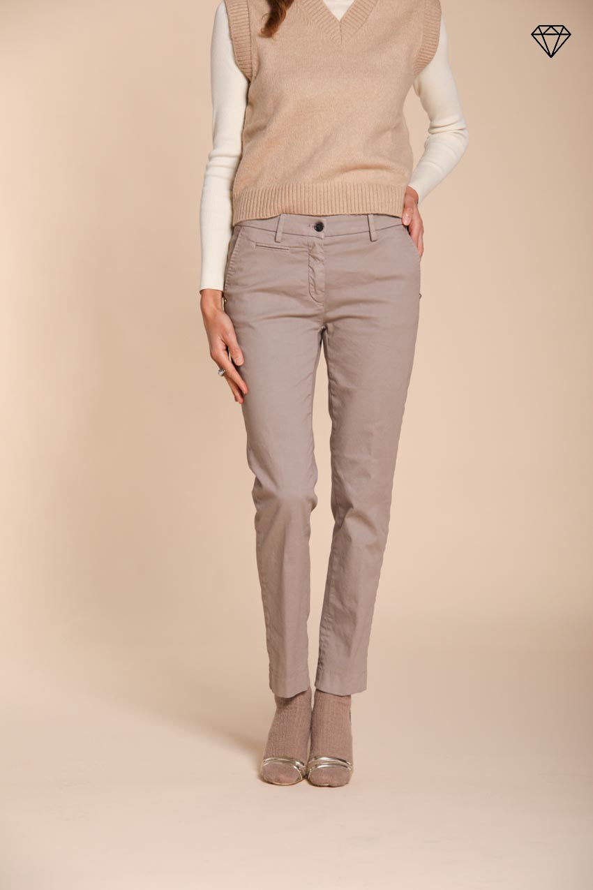 New York Slim Damen-Chinohose aus Satin Slim Fit ①