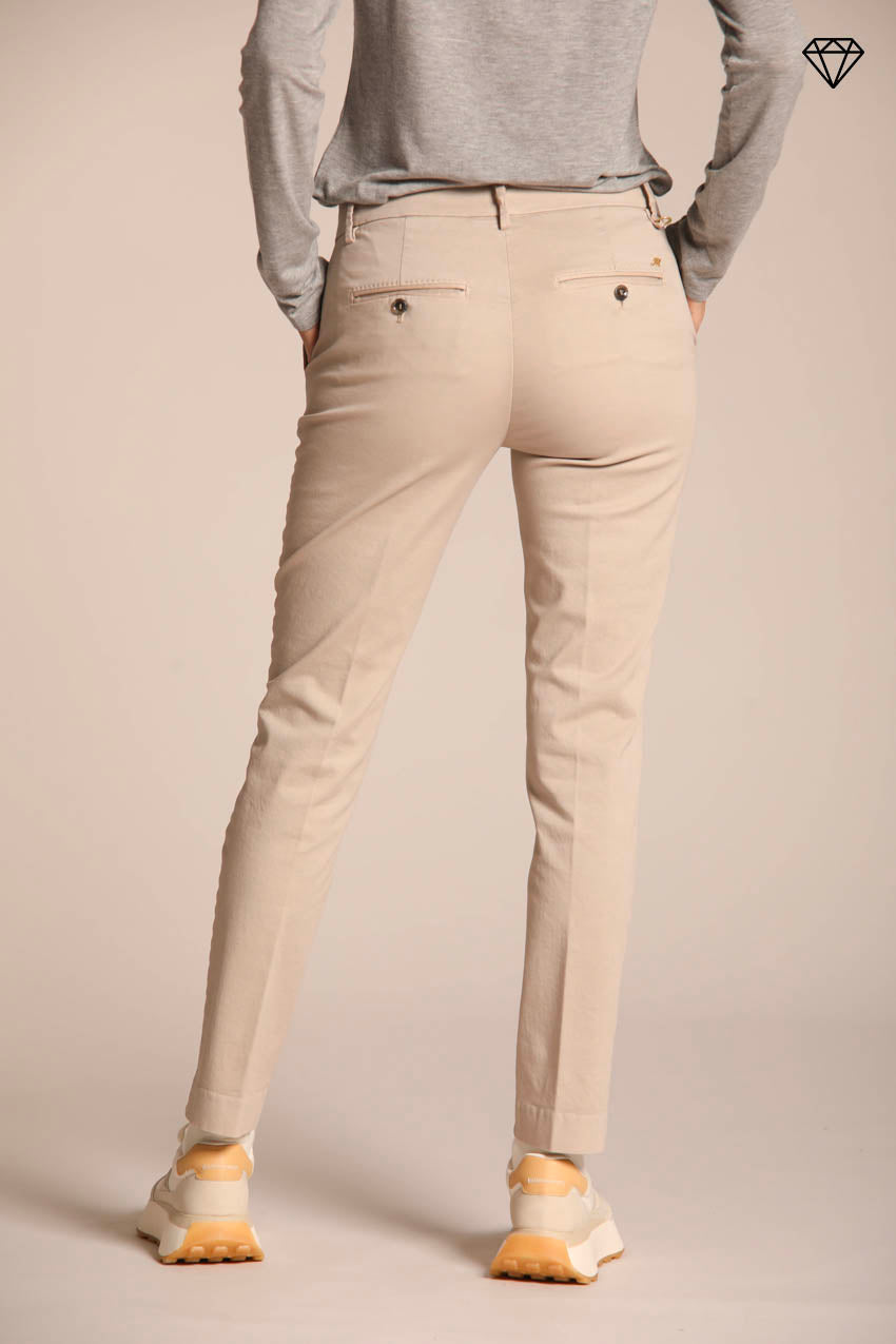 Immagine 4 di pantalone chino donna in raso Modello New York Slim slim fit