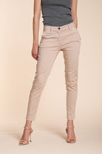 New York Slim pantalón chino mujer en satén stretch slim fit ①
