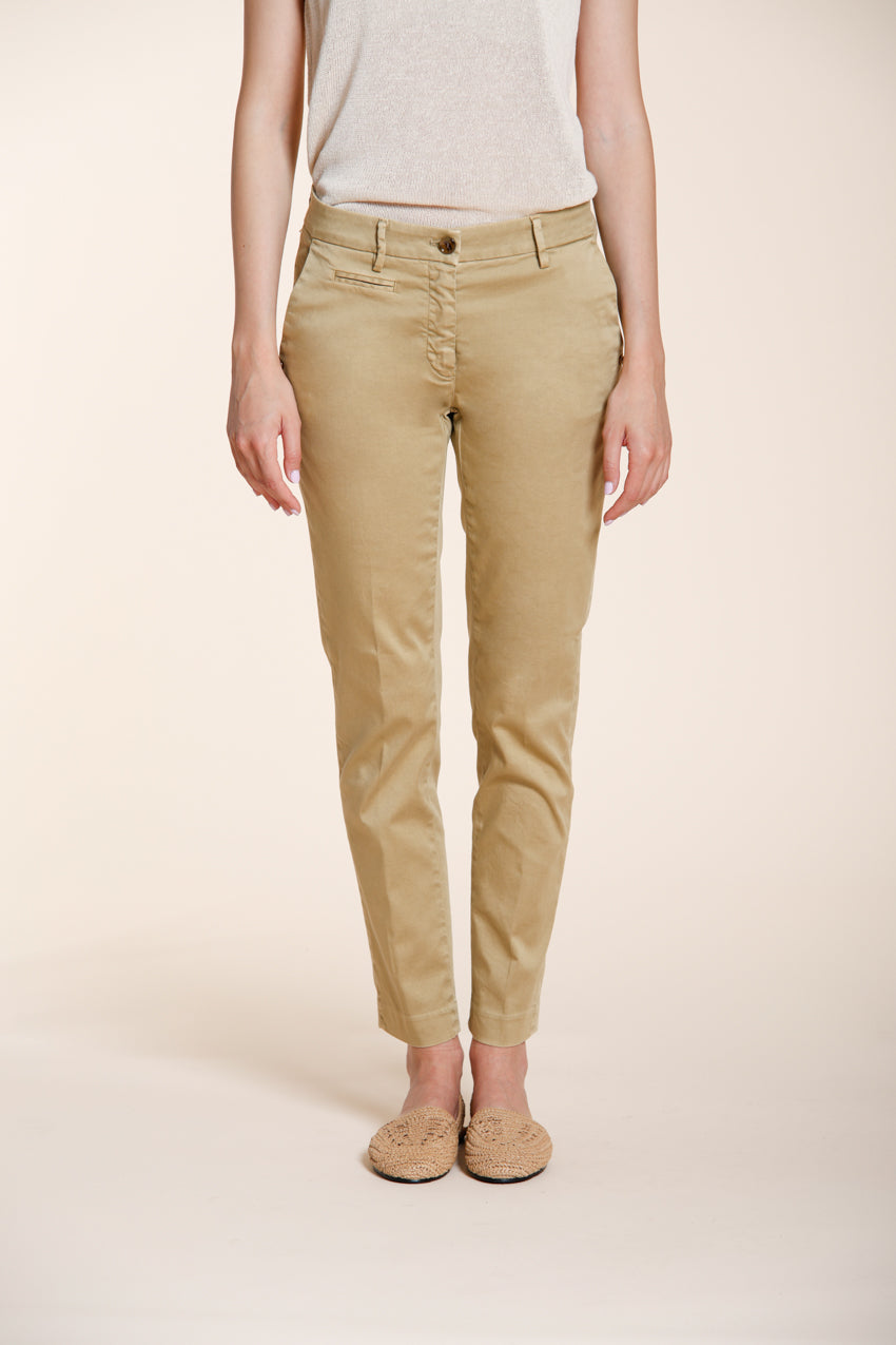 New York Slim pantalón chino mujer en satén stretch slim fit ①