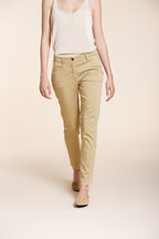 New York Slim pantalón chino mujer en satén stretch slim fit ①