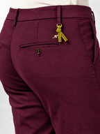 New York Slim Chinohose für Damen aus Satin mit slim fit ①
