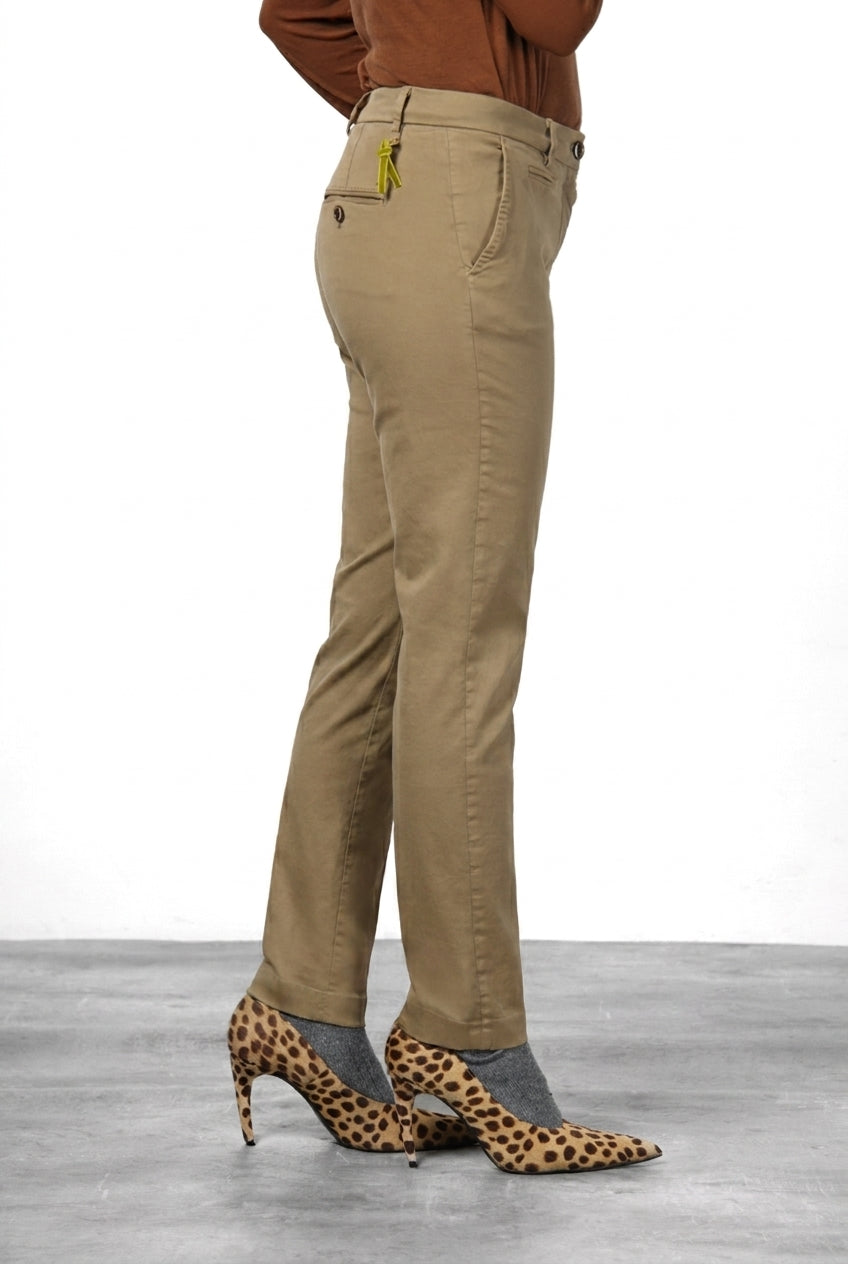 New York Slim women’s chino pants in satin with slim fit ①
