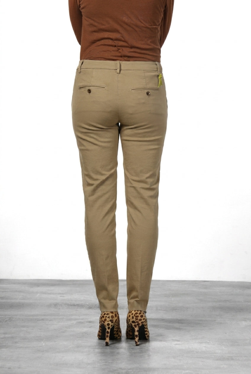 New York Slim women’s chino pants in satin with slim fit ①
