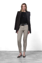 New York Slim pantalón chino de mujer en raso slim fit ①
