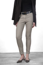 New York Slim pantalón chino de mujer en raso slim fit ①
