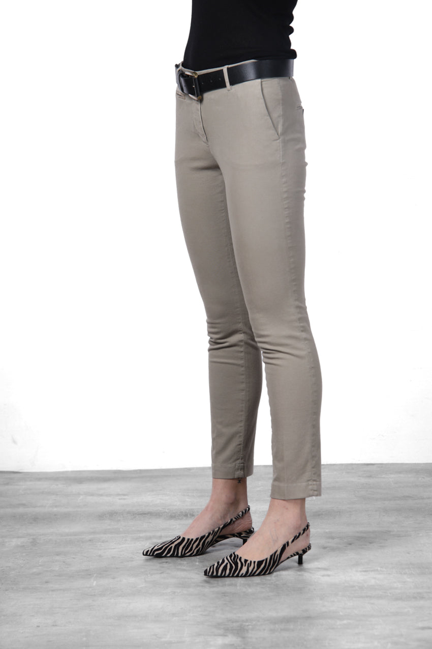 New York Slim pantalón chino de mujer en raso slim fit ①
