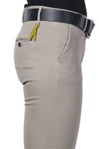 New York Slim pantalón chino de mujer en raso slim fit ①
