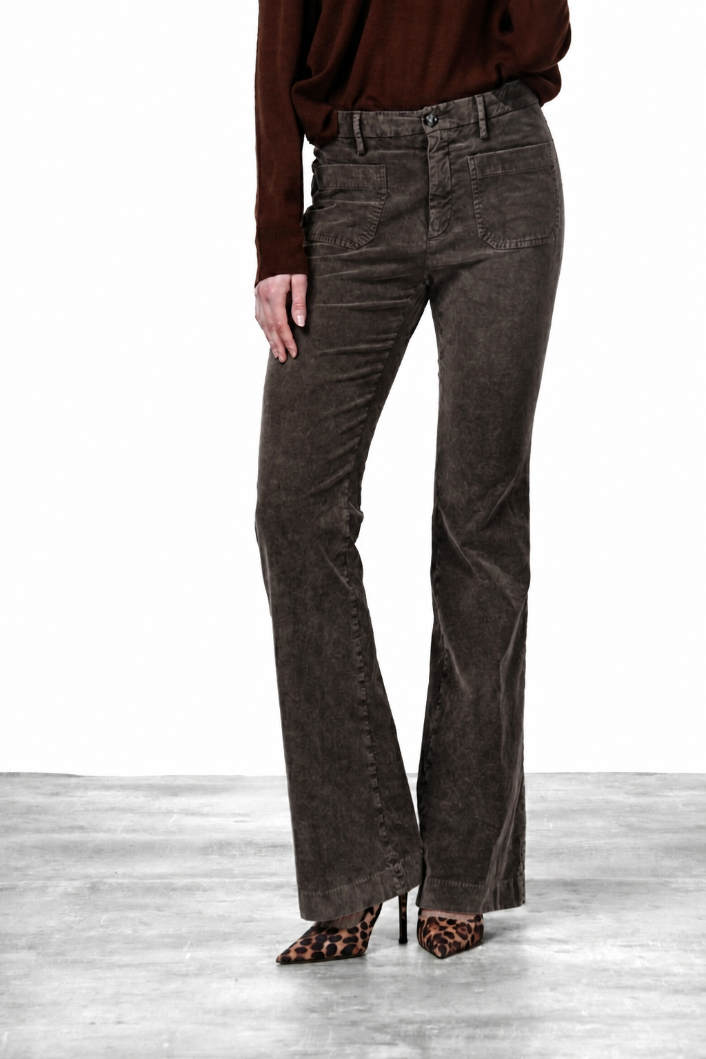 New York Flare Chinohose für Damen aus 1000-Rippen-Samt mit slim fit