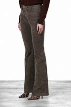 New York Flare Chinohose für Damen aus 1000-Rippen-Samt mit slim fit