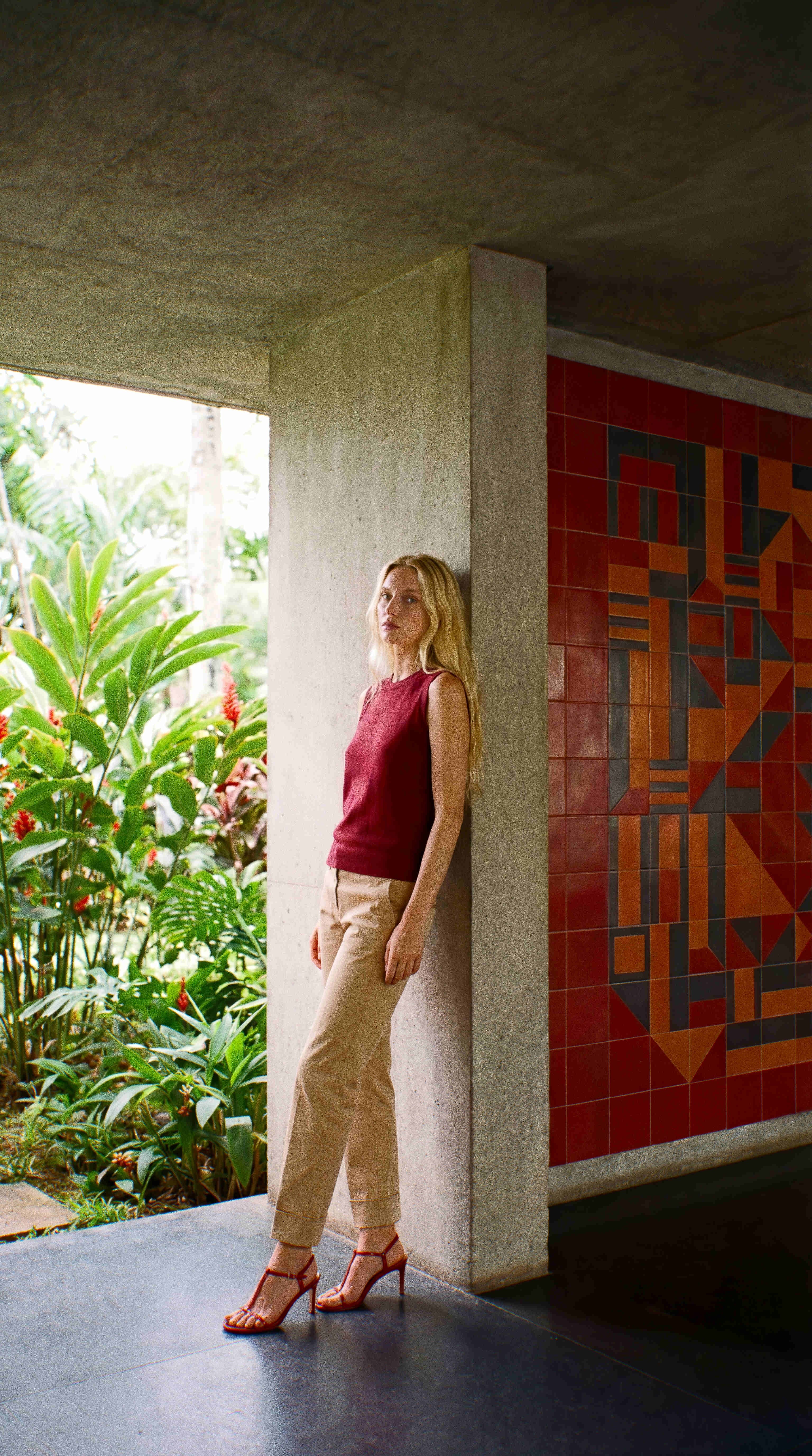 New York Carrot pantalon chino femme en satin stretch carrot fit ①