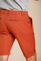 London men's chino bermuda in stretch gabardine regular fit ①