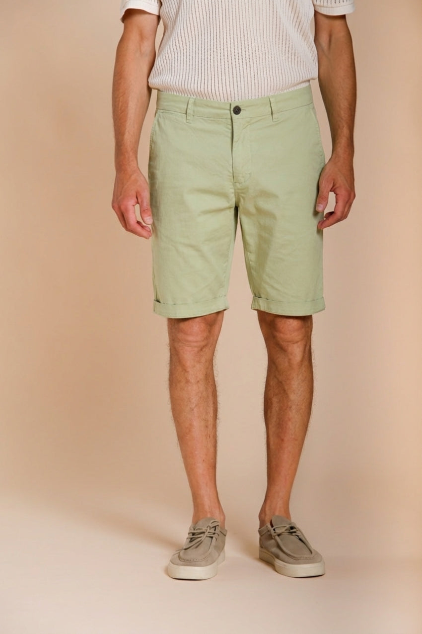 London men's chino bermuda in stretch gabardine regular fit ①