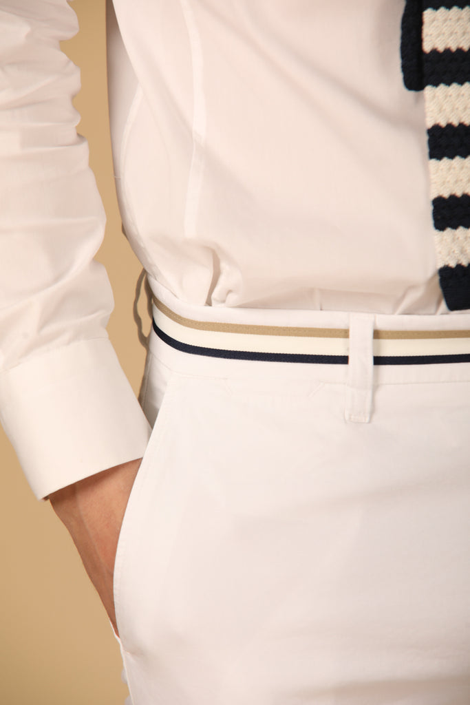 Image 2 of Mason's London Summer model men's chino bermuda in white, regular fit