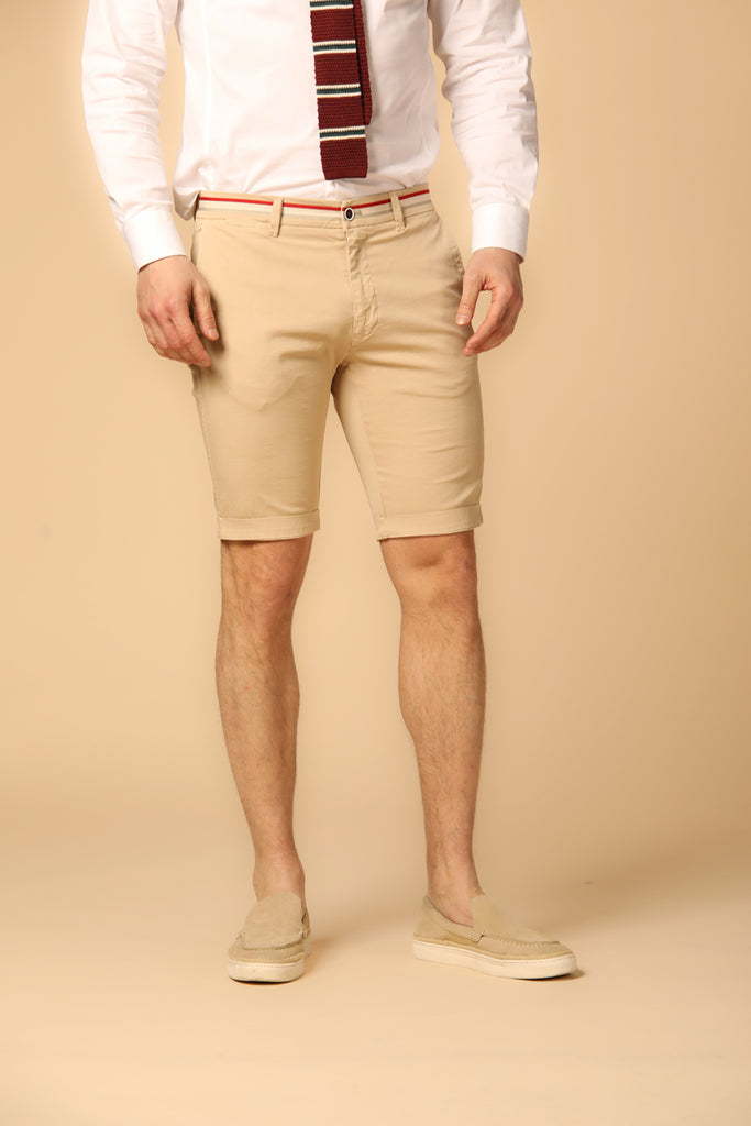 Image 2 of Mason's London Summer model men's chino bermuda in dark kaki, regular fit