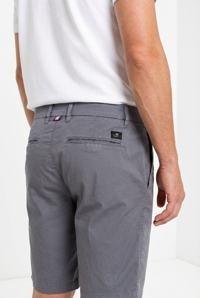 London men's chino bermuda in stretch gabardine regular fit ①