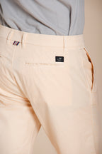 London Bermuda Chino Herren aus Stretch-Gabardine regular fit ①