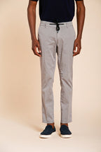 Milano Jogger Travel pantalon chino homme en satin technique travel stretch extra slim fit