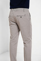 Milano Jogger Travel pantalón chino hombre en satén técnico travel stretch extra slim fit