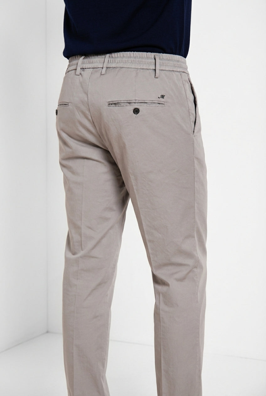 Milano Jogger Travel pantalón chino hombre en satén técnico travel stretch extra slim fit