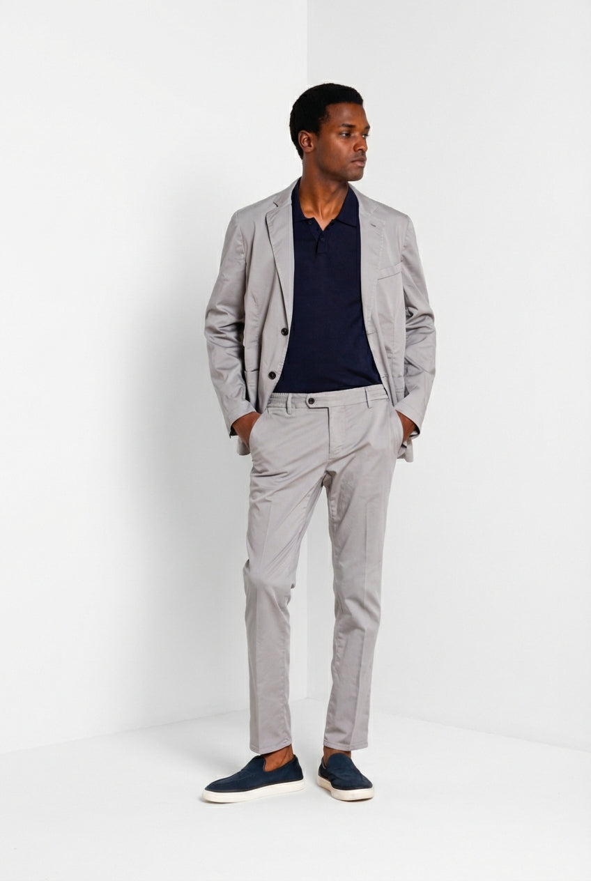 Milano Jogger Travel pantalón chino hombre en satén técnico travel stretch extra slim fit