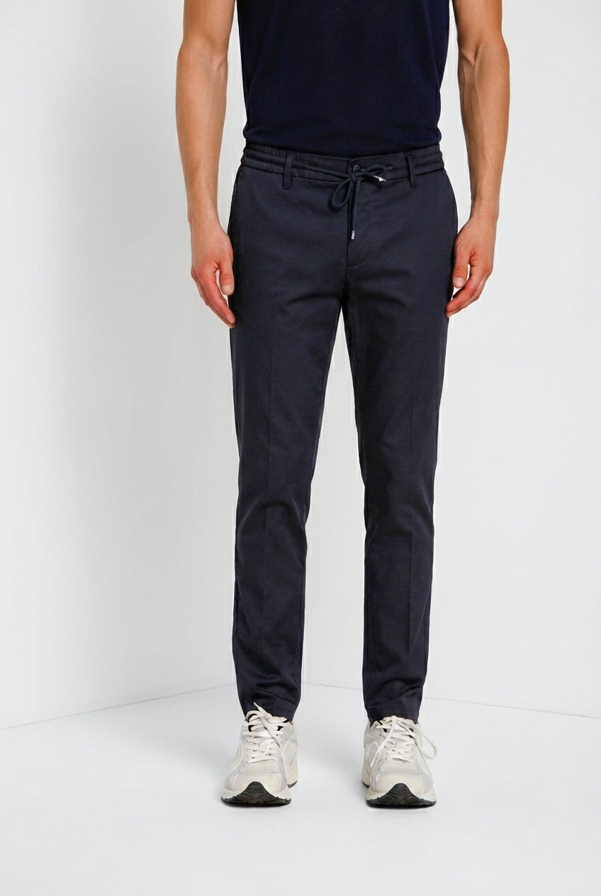 Milano Jogger Travel pantalón chino hombre en satén técnico travel stretch extra slim fit