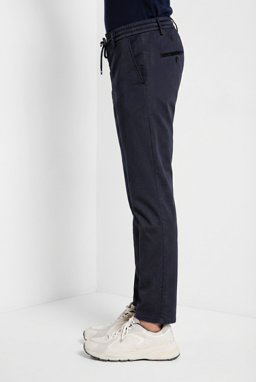 Milano Jogger Travel Hose Chino Herren aus technischem Travel-Stretch-Satin extra slim fit