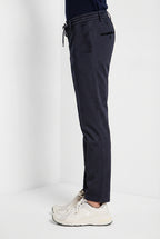 Milano Jogger Travel Hose Chino Herren aus technischem Travel-Stretch-Satin extra slim fit