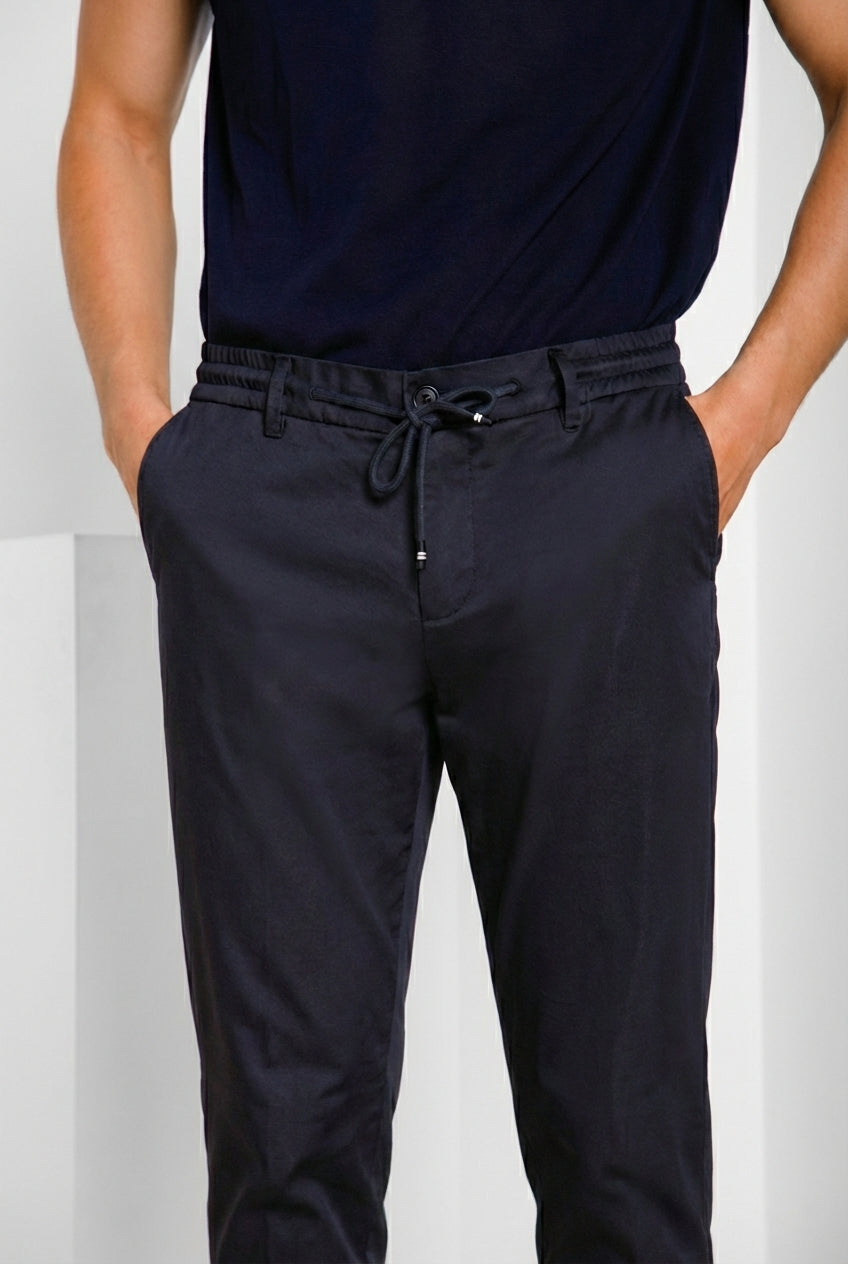 Milano Jogger Travel pantalón chino hombre en satén técnico travel stretch extra slim fit