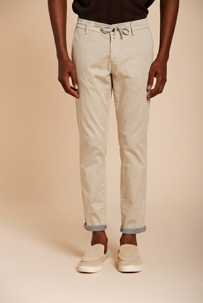 Milano Jogger Travel pantalon chino homme en satin technique travel stretch extra slim fit