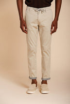 Milano Jogger Travel pantalon chino homme en satin technique travel stretch extra slim fit