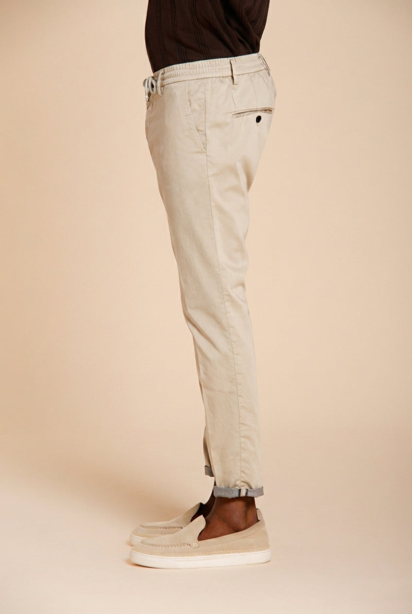 Milano Jogger Travel pantalon chino homme en satin technique travel stretch extra slim fit