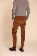 Foto 5 Milano Jogger pantalone chino uomo in velluto 500 righe extra slim fit