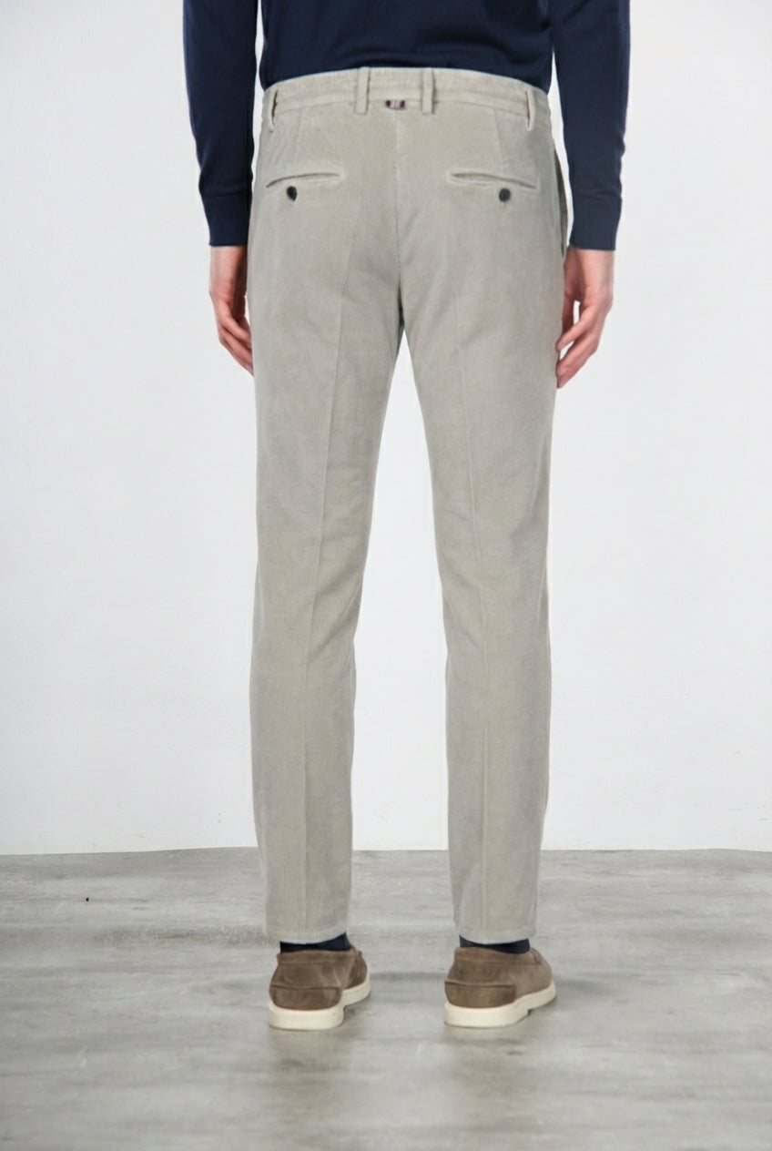 Milano Jogger men’s chino pants in 500-wale velvet with extra slim fit