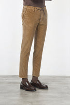 Milano Jogger men’s chino pants in 500-wale velvet with extra slim fit