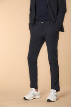 Milano Dynamic pantalón chino jogger para hombre en jersey súper técnico corte extra slim fit